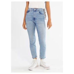 Urban Outfitters Girlfriend Jean in Light Wash